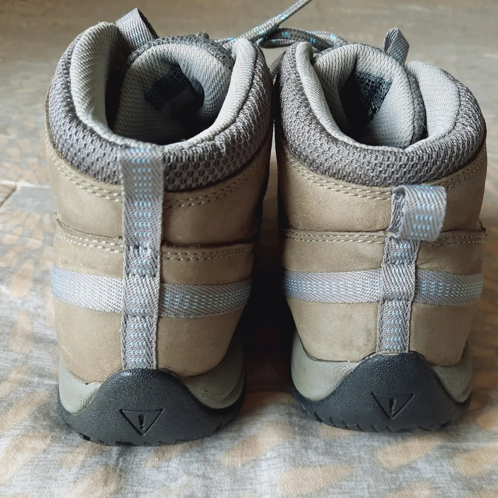 Keen Women's Mid hiking boots zise 7. - Picture 11 of 15